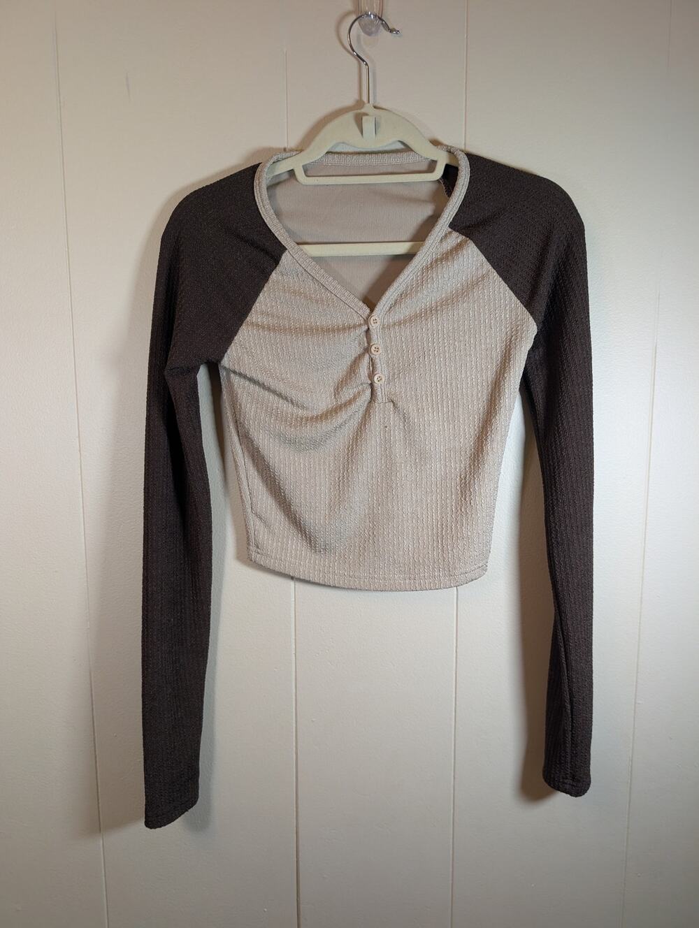 Y2K Raglan Henley Crop Top DAZY Brown Beige Ribbed Long Sleeve Womens S